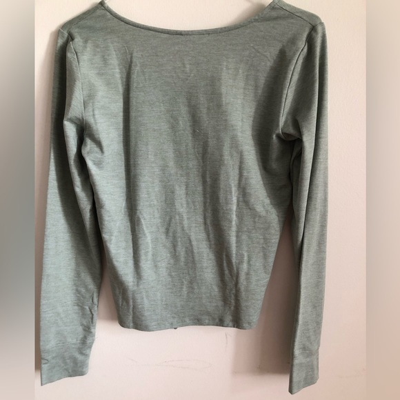 GapFit Brushed Jersey Cropped Cinch T-Shirt - Picture 5 of 5